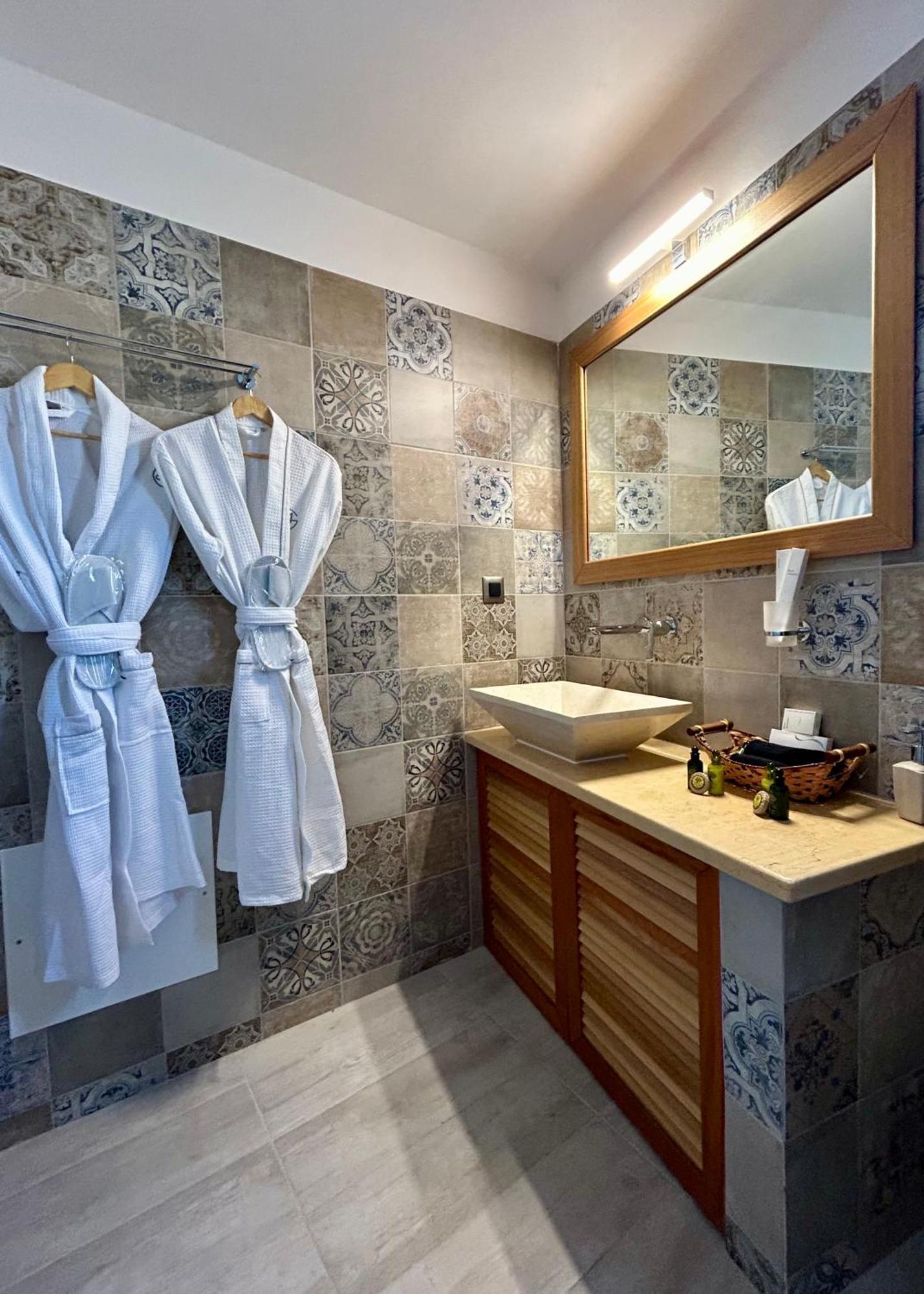Golden Moments Luxury Stone Villas B Mesaria Habitación foto