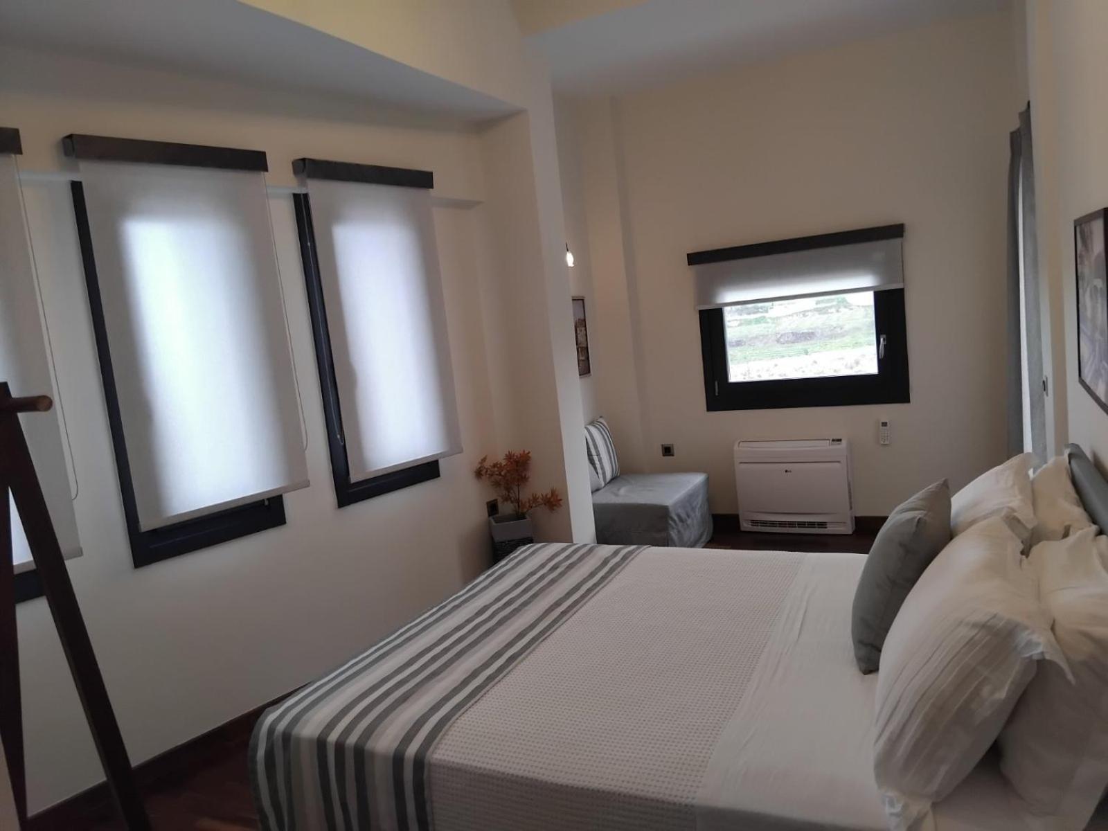 Golden Moments Luxury Stone Villas B Mesaria Habitación foto